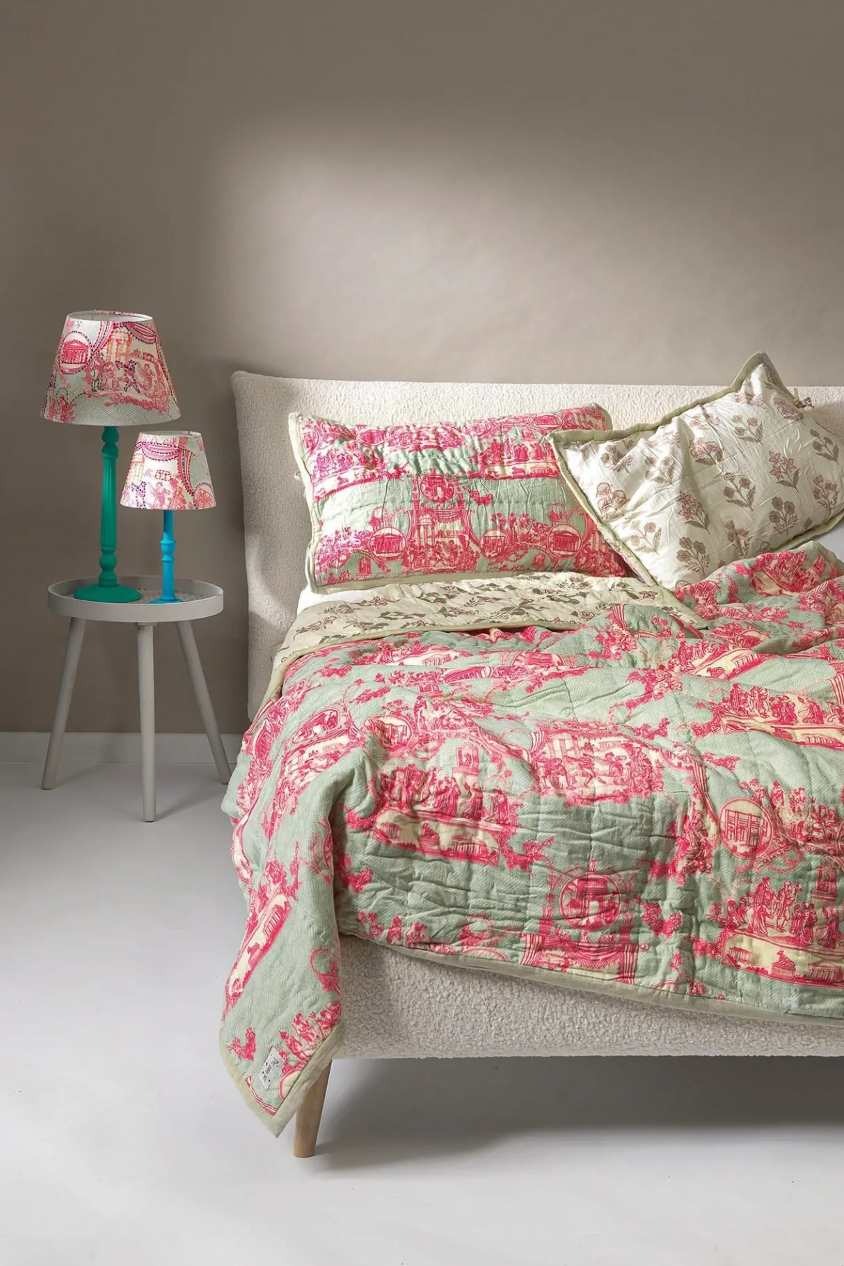 ancient_column_pink_bedspread_0.webp Best One Hundred Stars Ancient Column Pink Bedspread