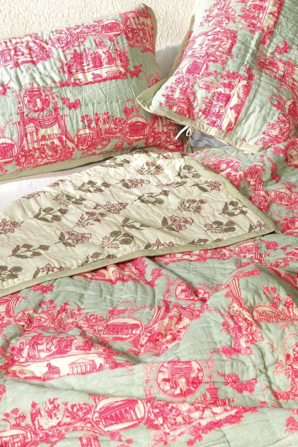 ancient_column_pink_bedspread_1.webp Best One Hundred Stars Ancient Column Pink Bedspread