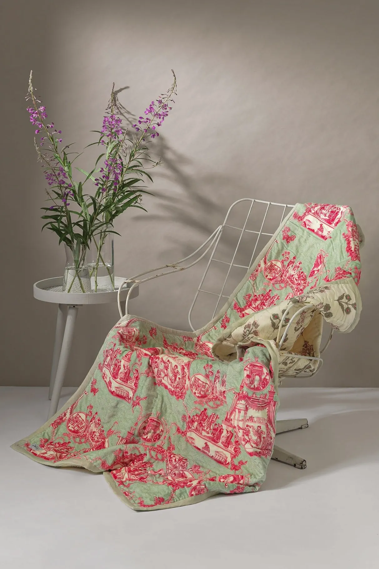 ancient_column_pink_velvet_throw_0.webp Fashion One Hundred Stars Ancient Column Pink Velvet Throw