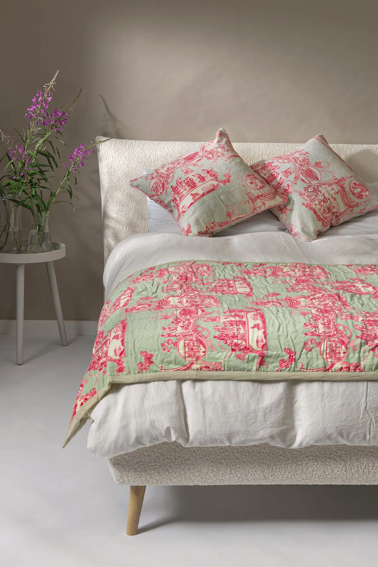 ancient_column_pink_velvet_throw_1.webp Fashion One Hundred Stars Ancient Column Pink Velvet Throw