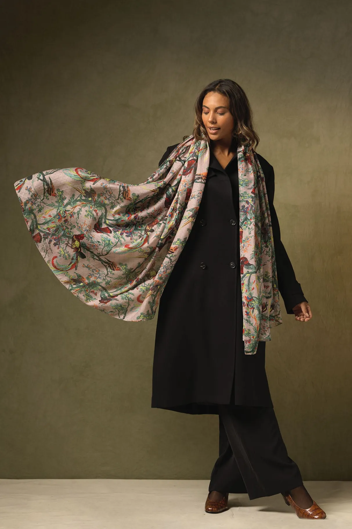 chinoiserie_pink_scarf_1.webp Outlet One Hundred Stars Chinoiserie Pink Scarf