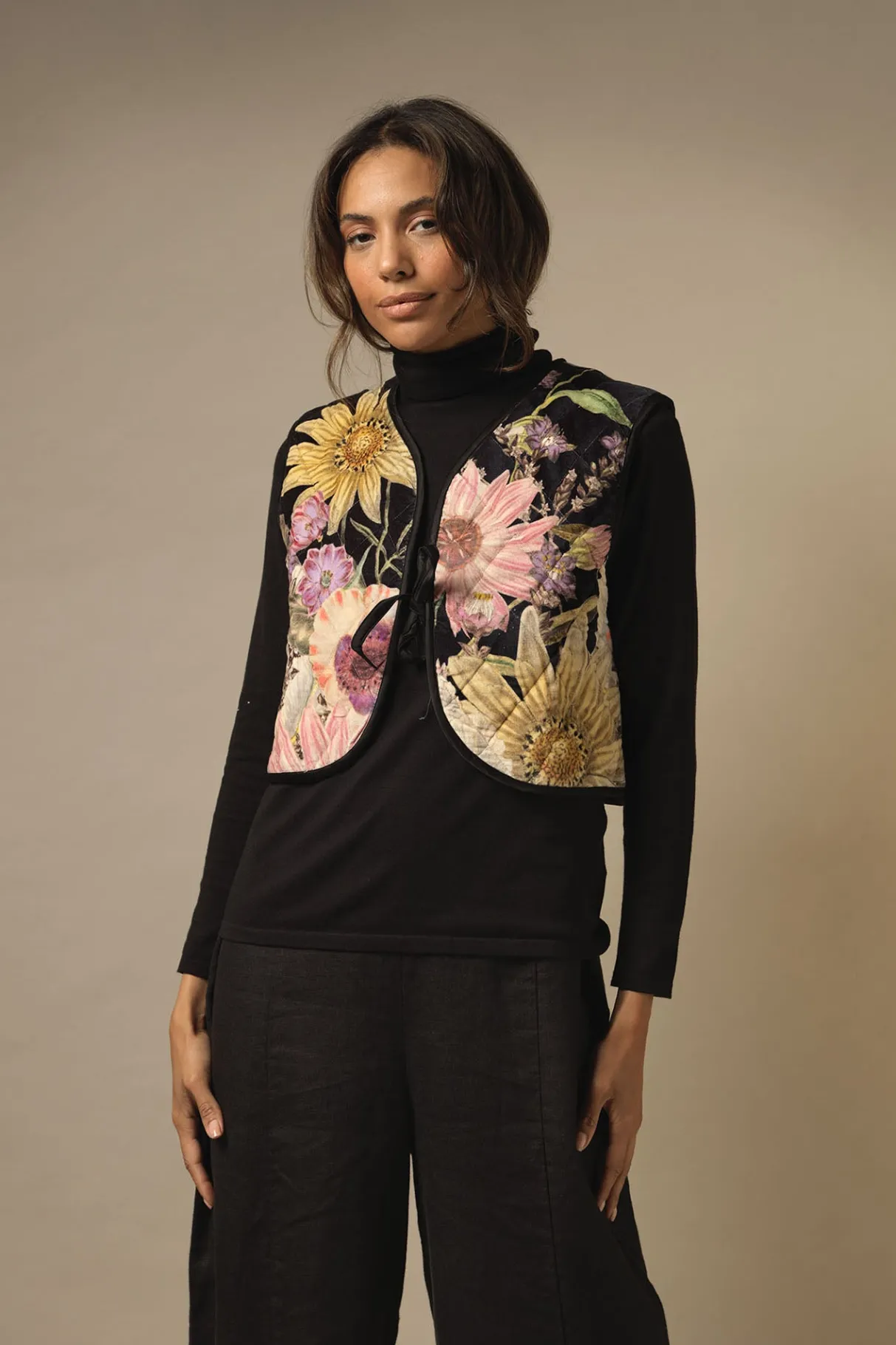 daisy_black_gilet_0.webp Flash Sale One Hundred Stars Daisy Black Gilet