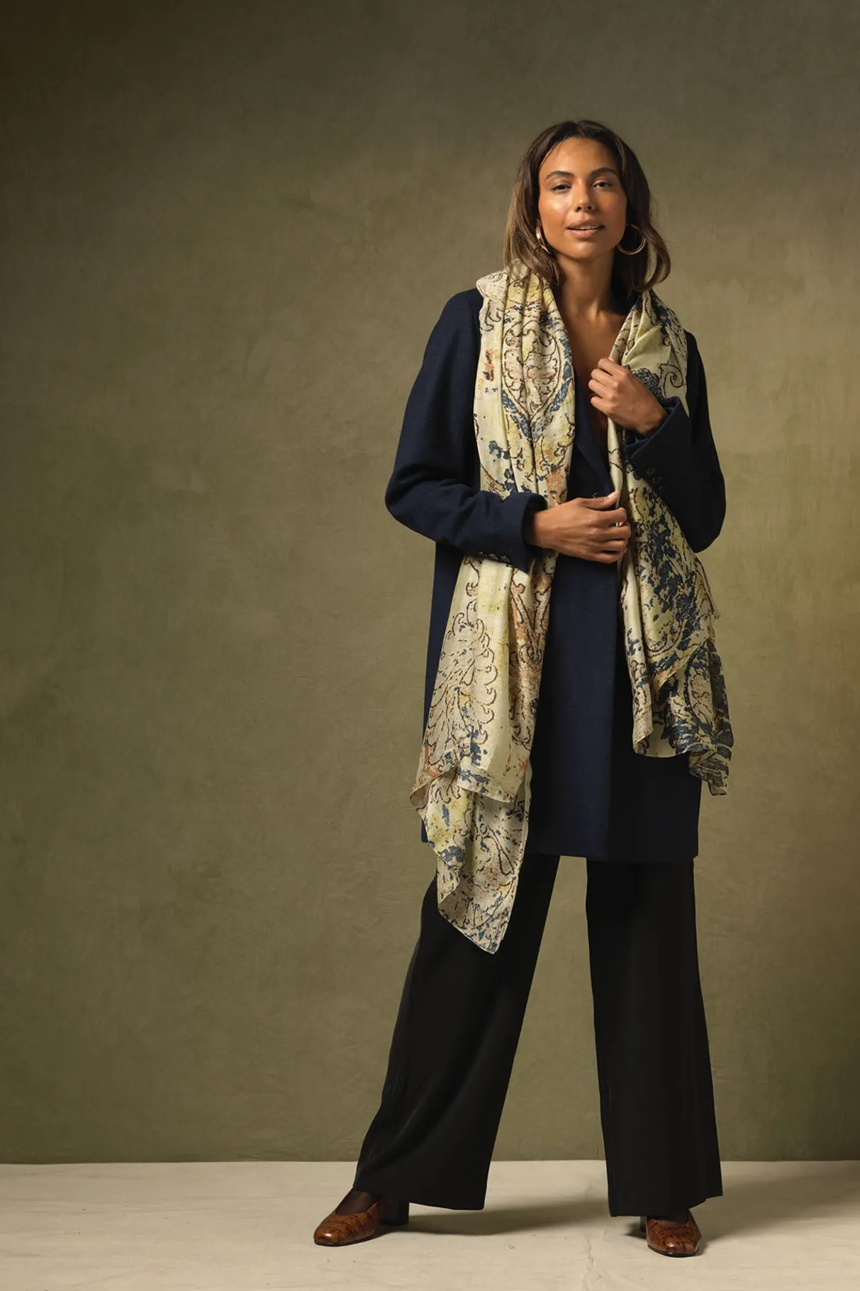 dhurrie_taupe_scarf_1.webp Discount One Hundred Stars Dhurrie Taupe Scarf