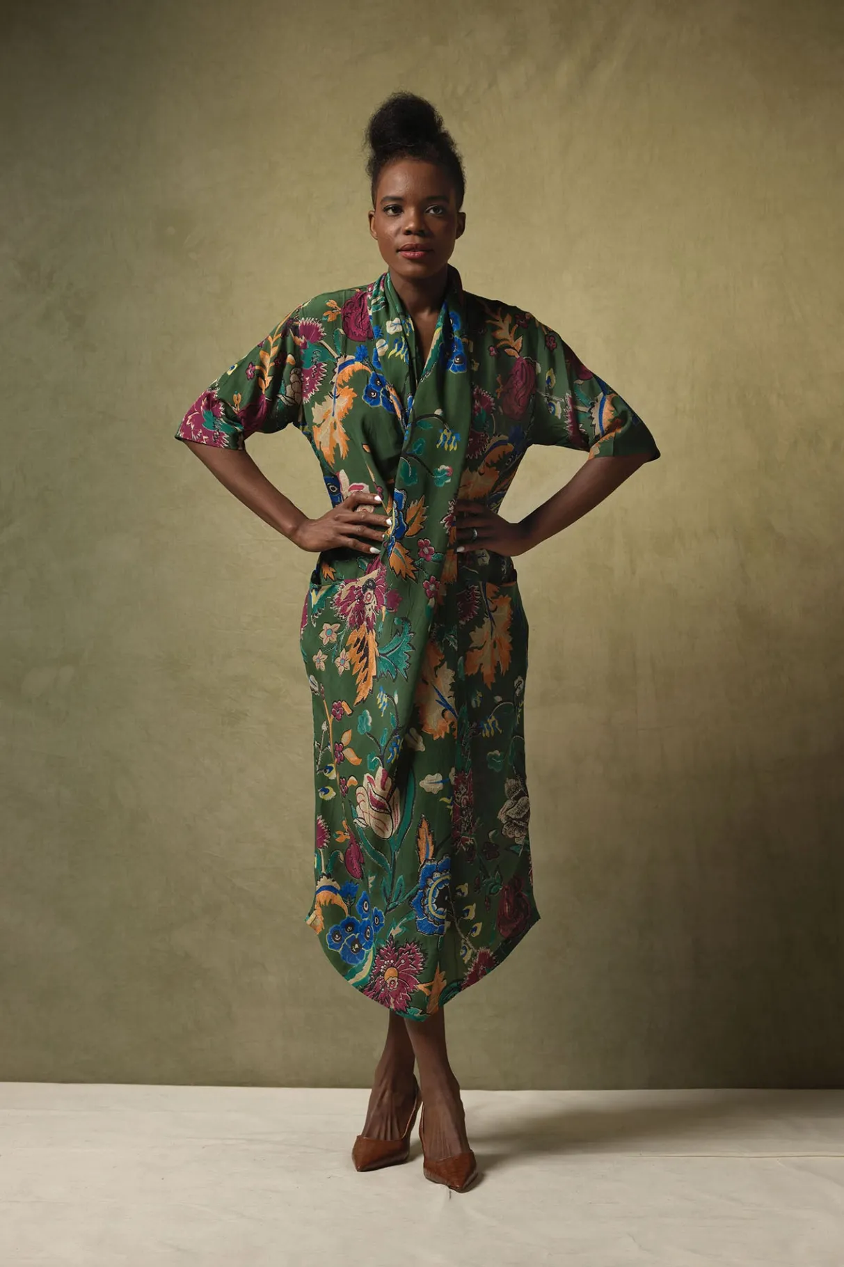 flower_vase_green_rachel_dress_2.webp Shop One Hundred Stars Flower Vase Green Rachel Dress