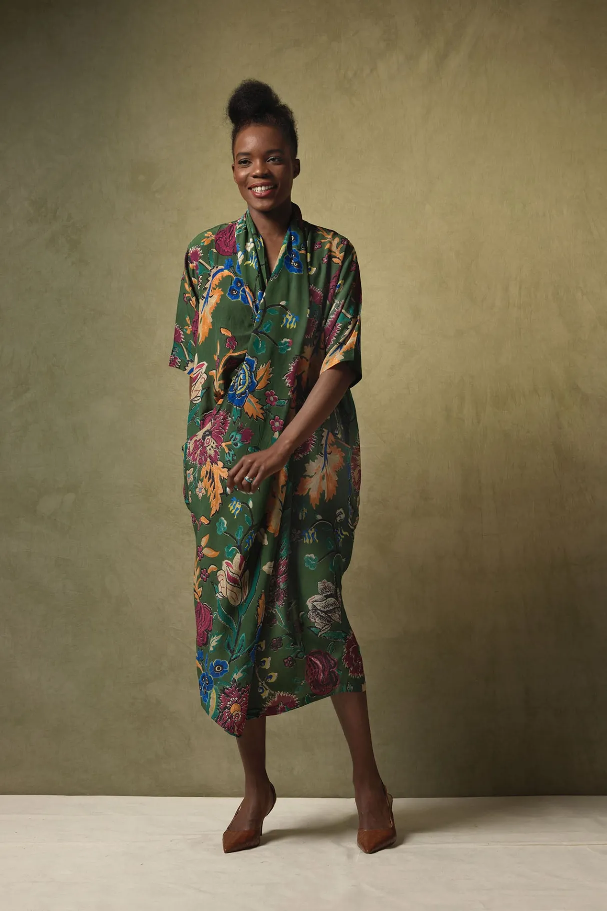flower_vase_green_rachel_dress_3.webp Shop One Hundred Stars Flower Vase Green Rachel Dress