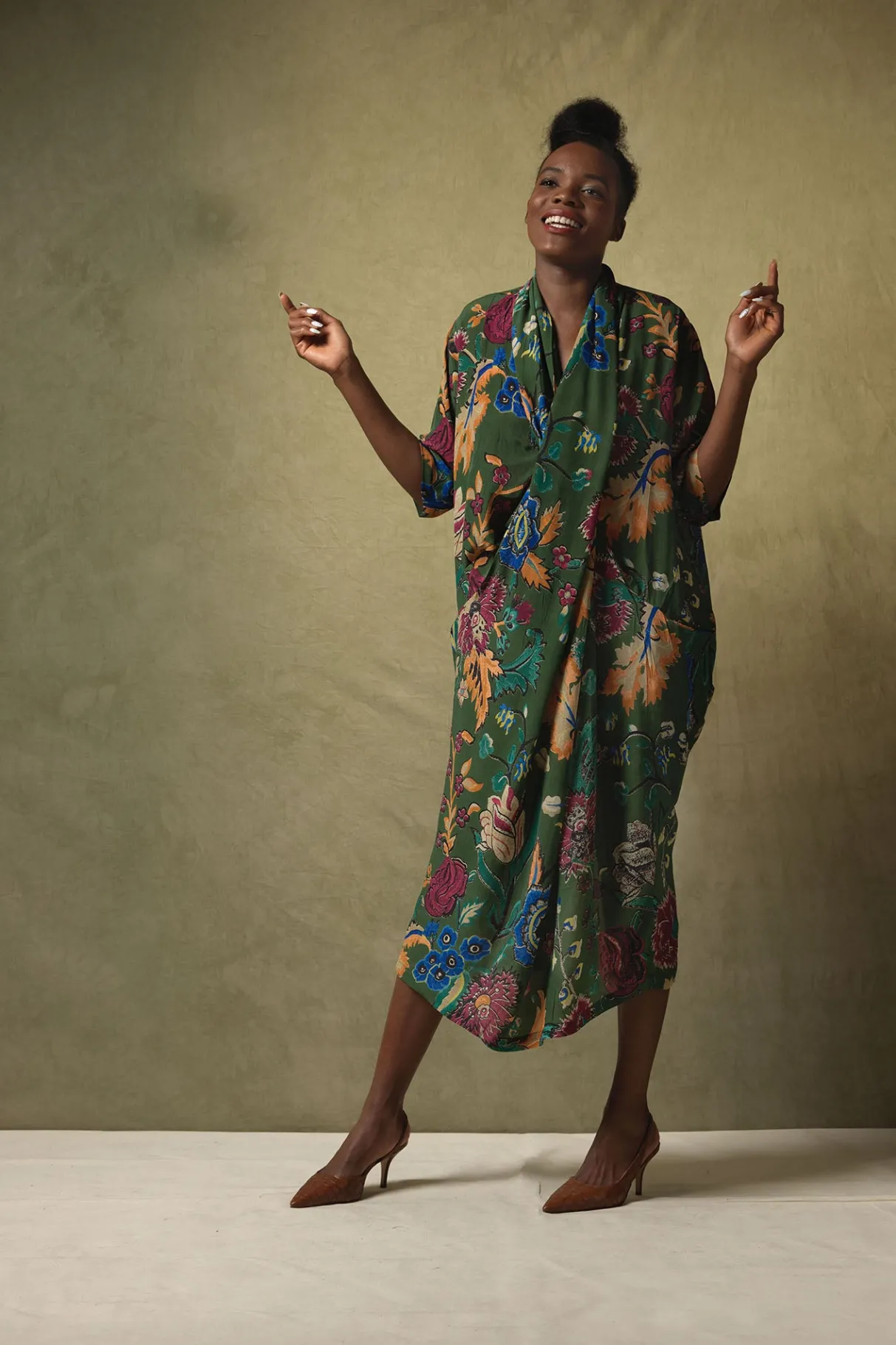 flower_vase_green_rachel_dress_4.webp Shop One Hundred Stars Flower Vase Green Rachel Dress