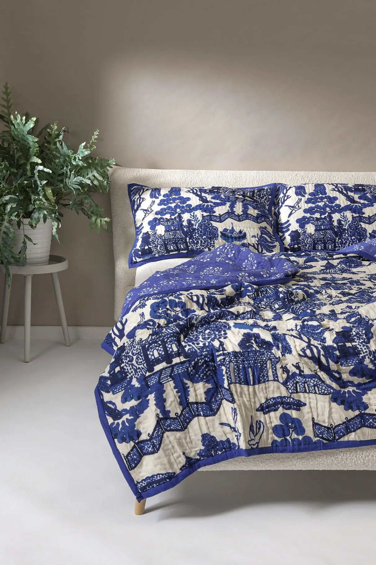 giant_willow_blue_bedspread_0.webp Fashion One Hundred Stars Giant Willow Blue Bedspread