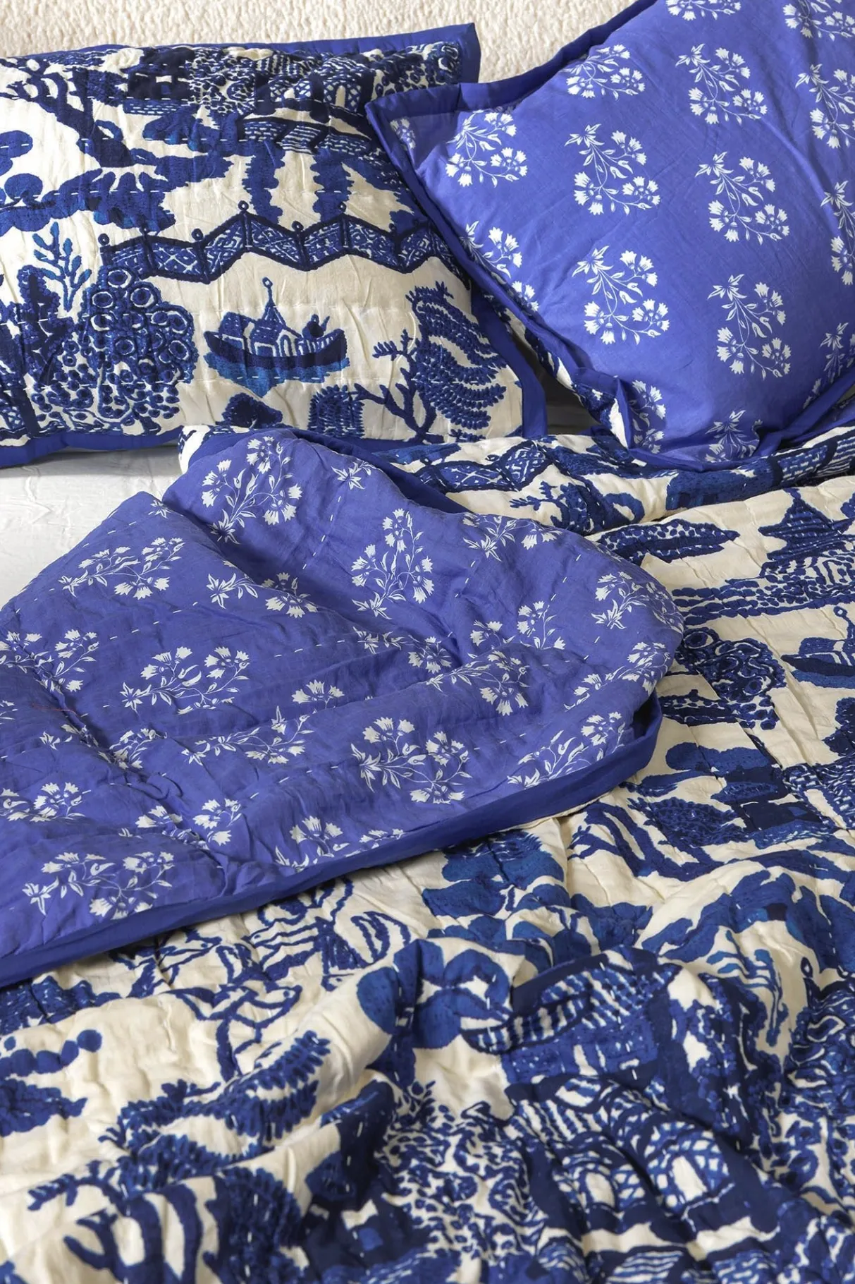 giant_willow_blue_bedspread_1.webp Fashion One Hundred Stars Giant Willow Blue Bedspread