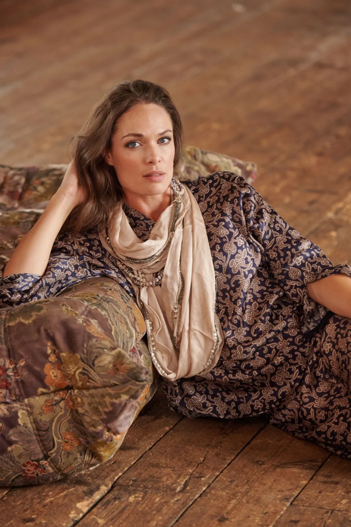 indian_heritage_beige_necklace_scarf_0.webp New One Hundred Stars Indian Heritage Beige Necklace Scarf