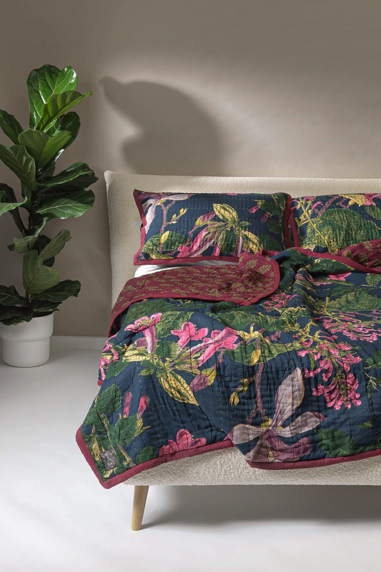 kew_magnolia_blue_bedspread_1.webp Outlet One Hundred Stars Kew Magnolia Blue Bedspread