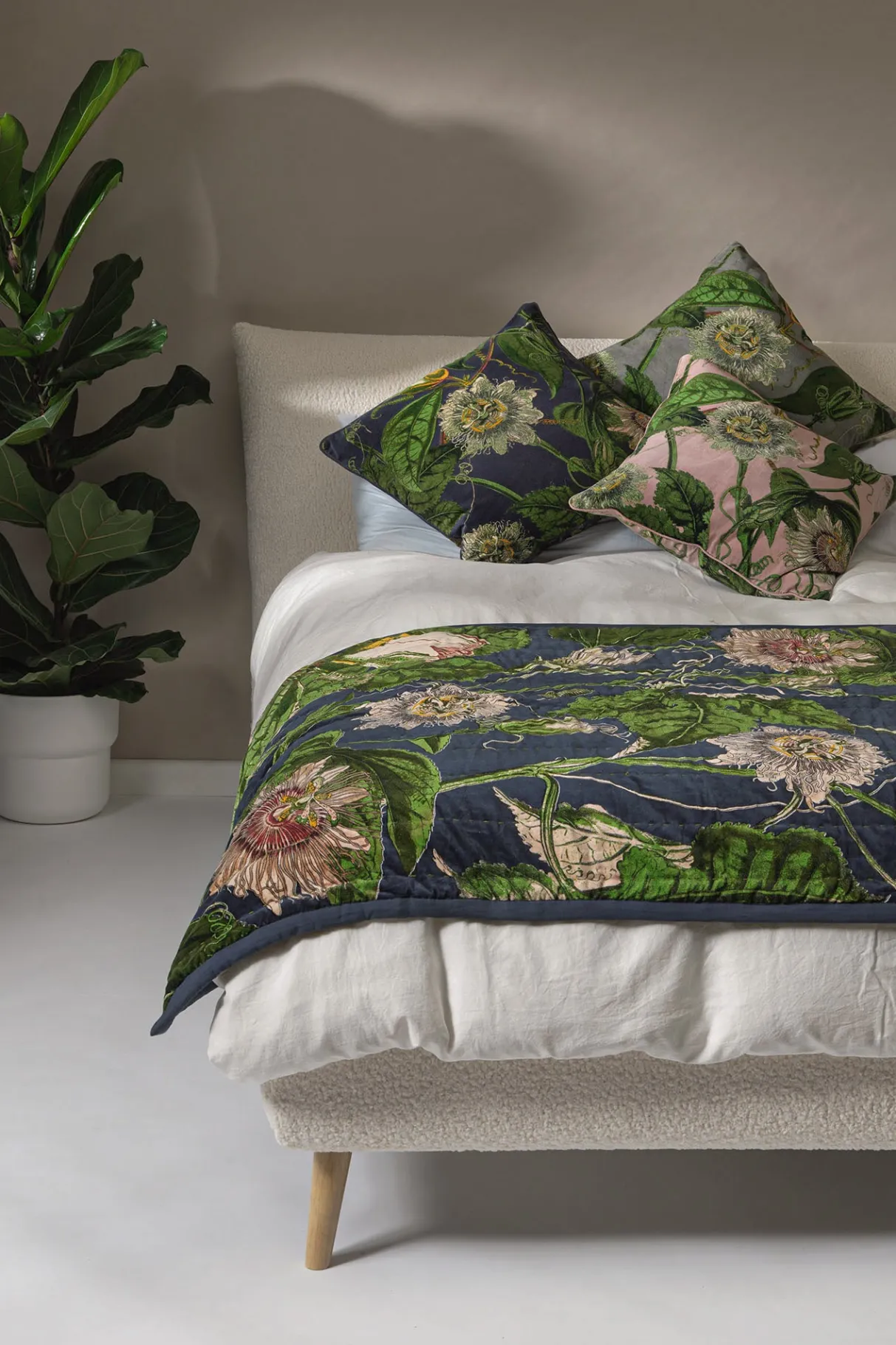 kew_passion_flower_grey_velvet_throw_1.webp Sale One Hundred Stars Kew Passion Flower Grey Velvet Throw