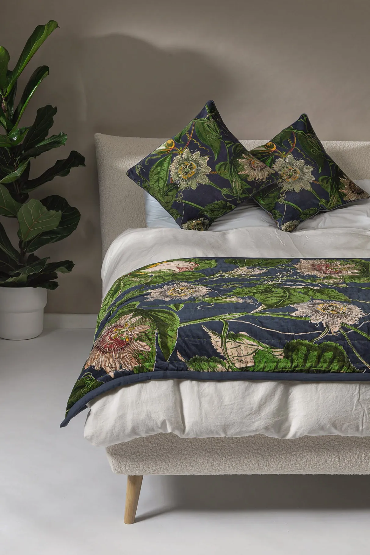 kew_passion_flower_grey_velvet_throw_2.webp Sale One Hundred Stars Kew Passion Flower Grey Velvet Throw