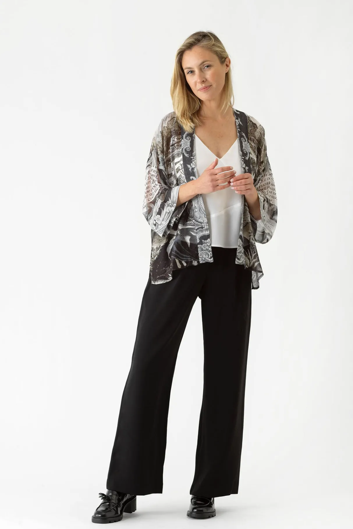 sunburst_grey_kimono_0.webp Outlet One Hundred Stars Sunburst Grey Kimono