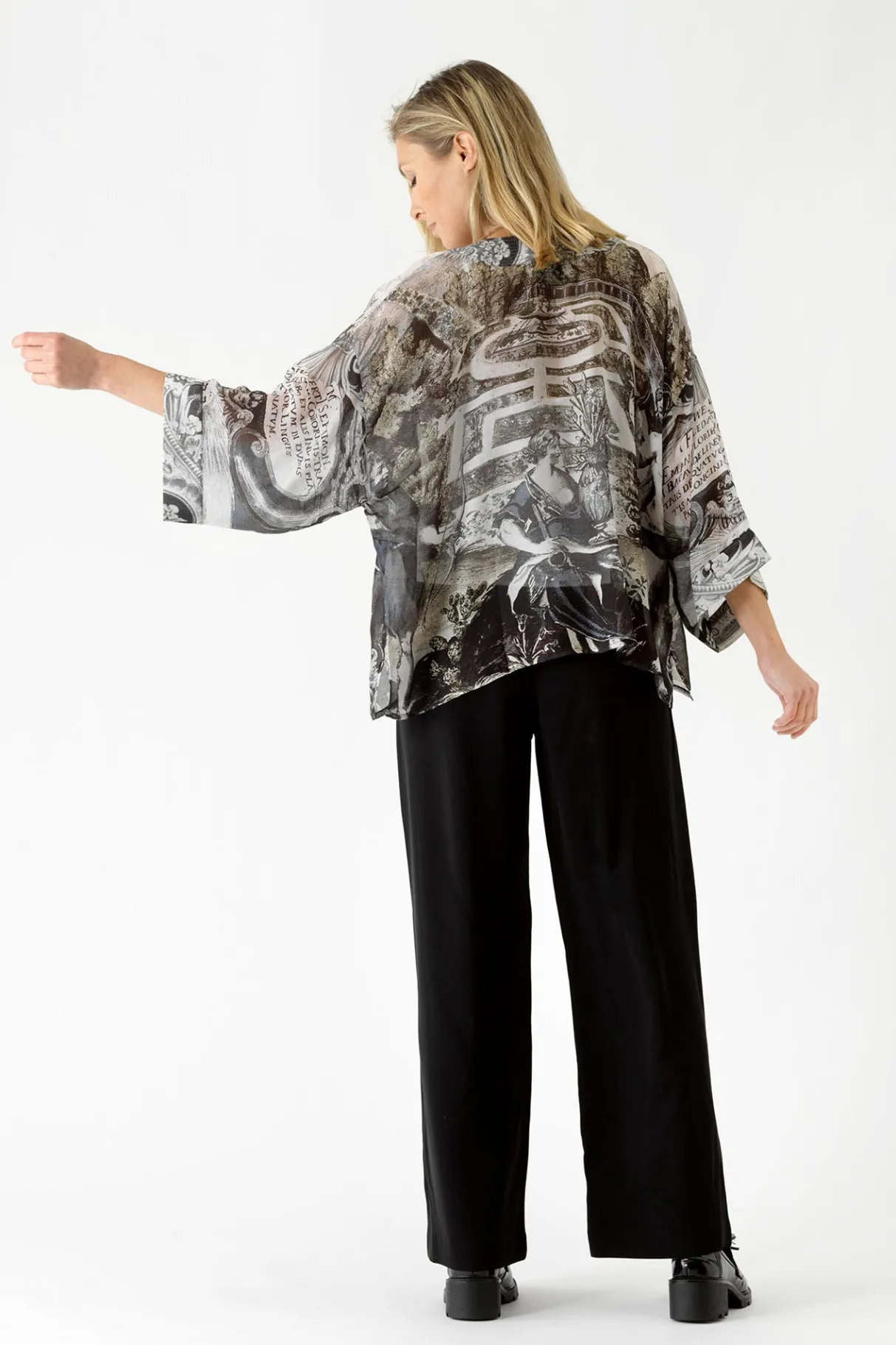 sunburst_grey_kimono_1.webp Outlet One Hundred Stars Sunburst Grey Kimono