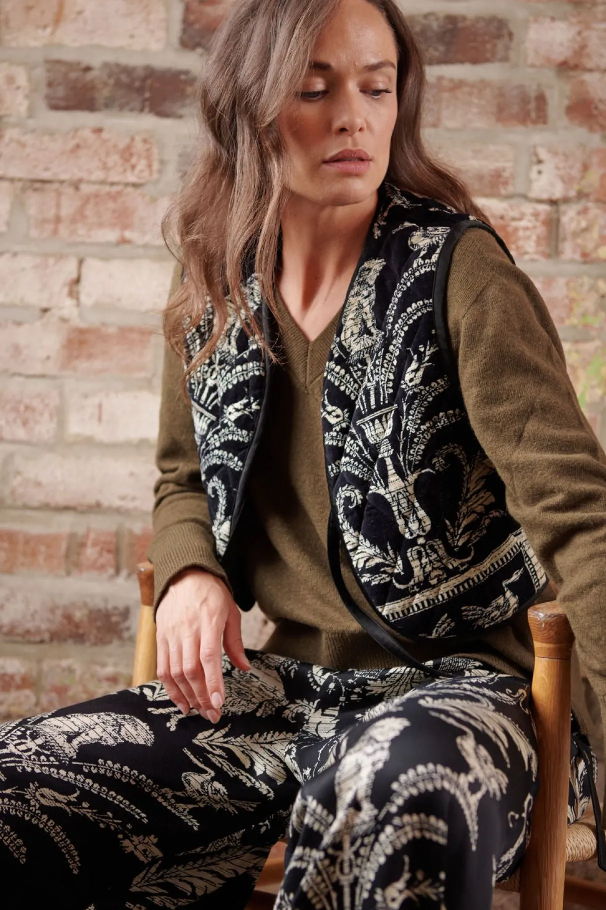 vintage_damask_black_gilet_0.webp Best One Hundred Stars Vintage Damask Black Gilet