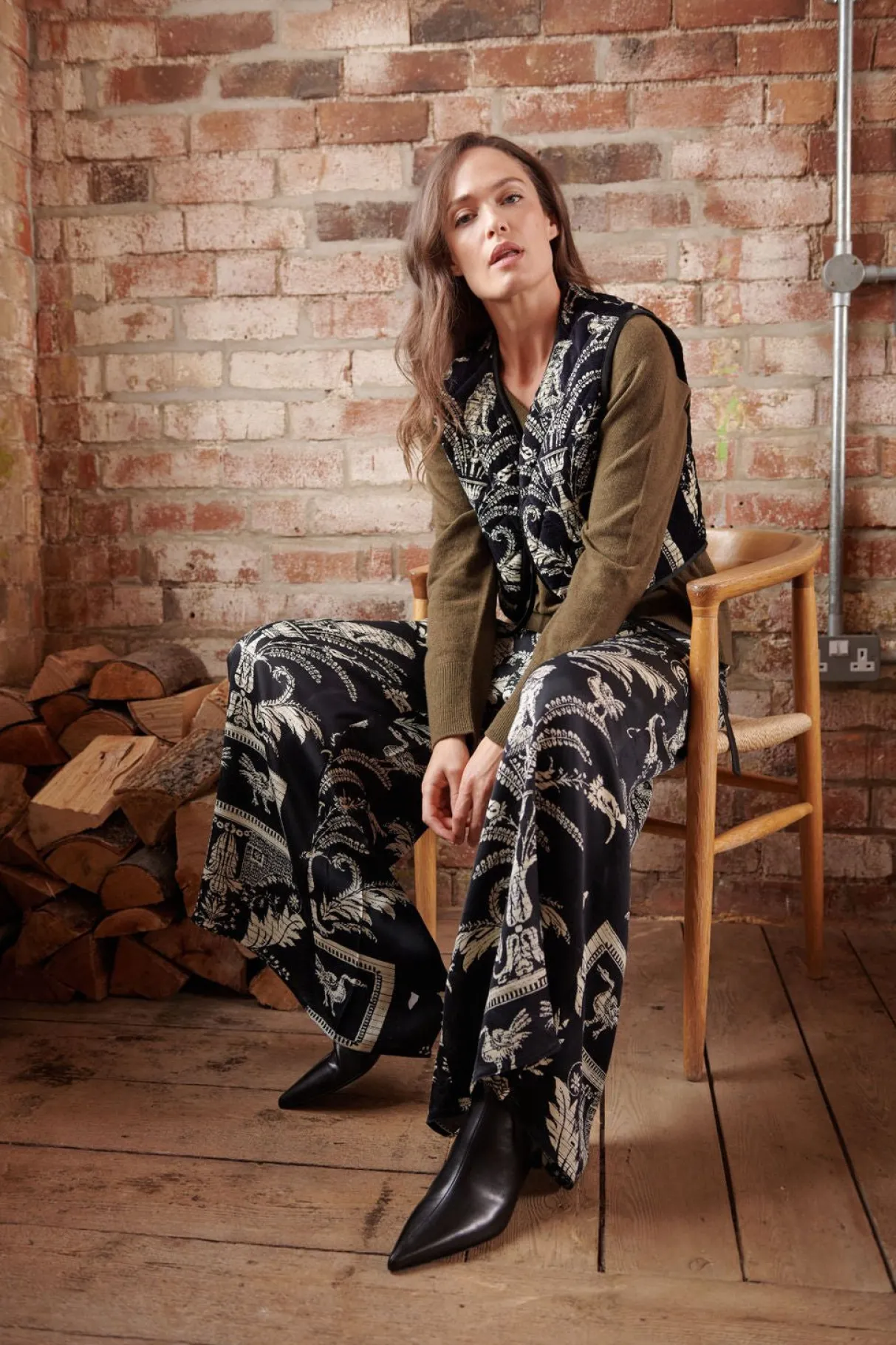 vintage_damask_black_gilet_1.webp Best One Hundred Stars Vintage Damask Black Gilet
