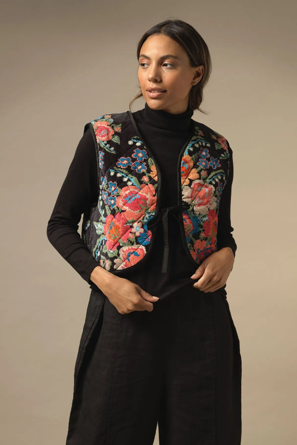 woven_flower_black_gilet_0.webp Online One Hundred Stars Woven Flower Black Gilet